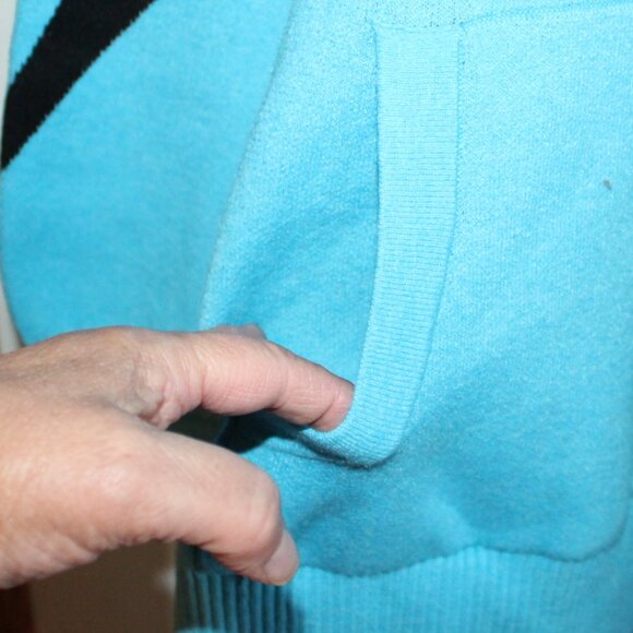 NWT Torrid LOVESICK skull hoodie sweater 5X (28W) FUN !! - Picture 7 of 9